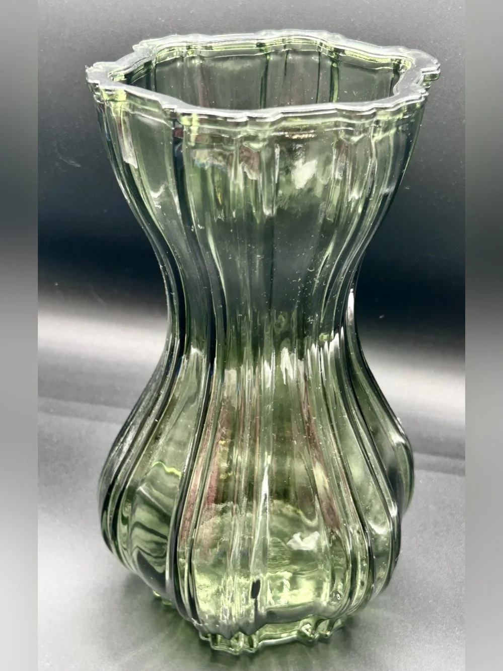 Vintage Green Glass Ribbed Vase Scalloped Acorn Marked Bottom 10
